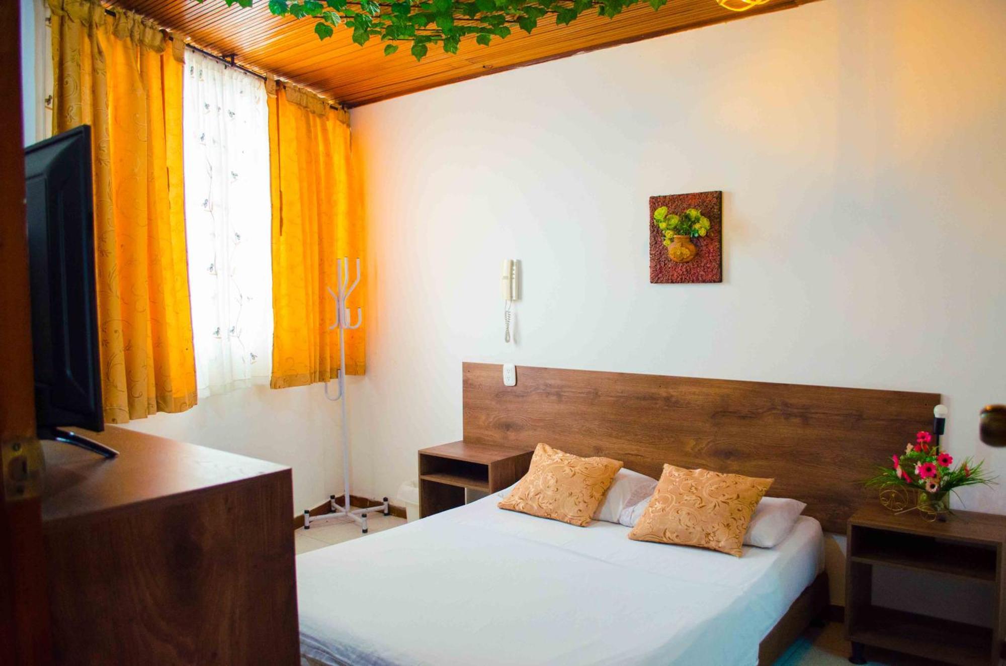 Hotel Elimar Girardot Kültér fotó