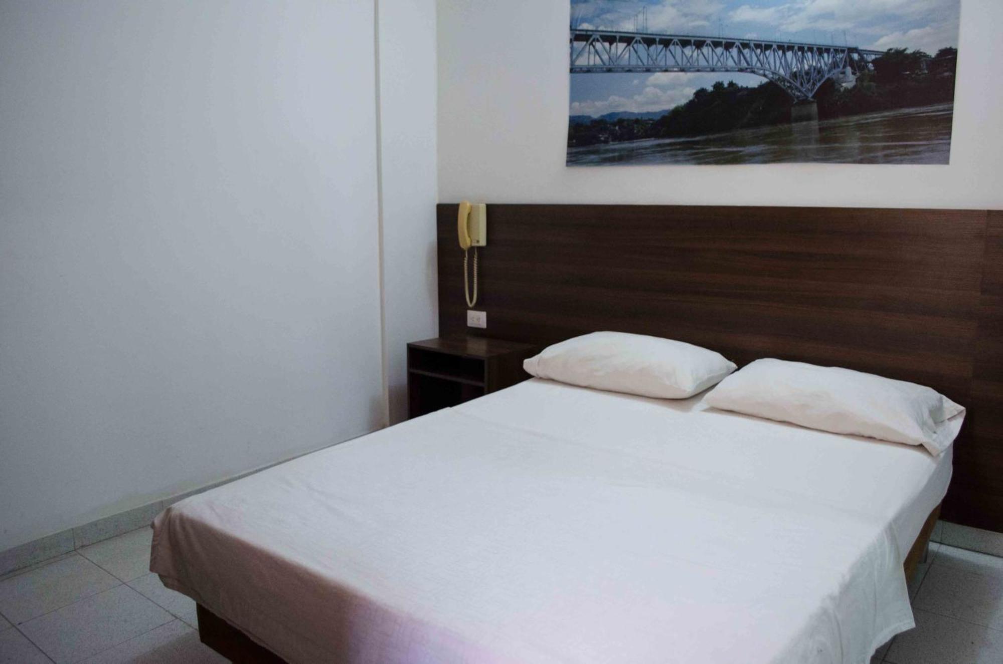 Hotel Elimar Girardot Kültér fotó